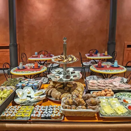 Alba Palace מלון 3*