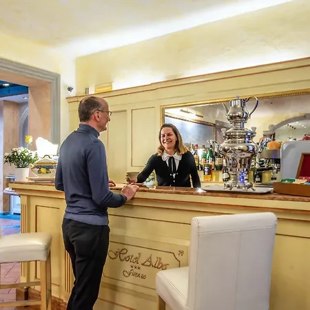 Alba Palace מלון 3*