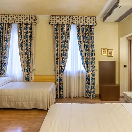 מלון Alba Palace 3*