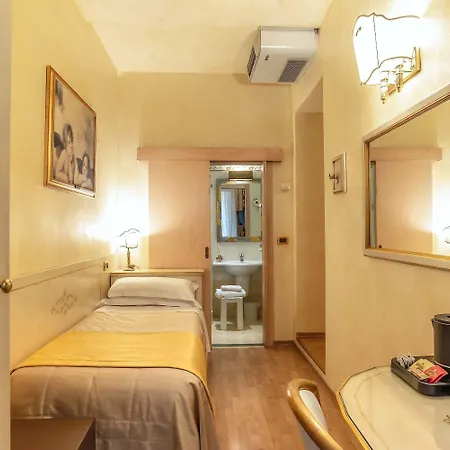 מלון Alba Palace 3*