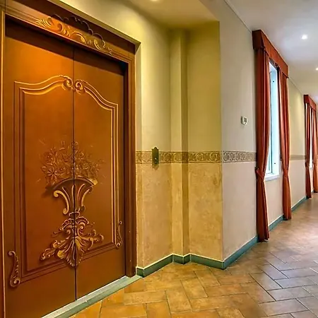 阿尔巴宫殿酒店
